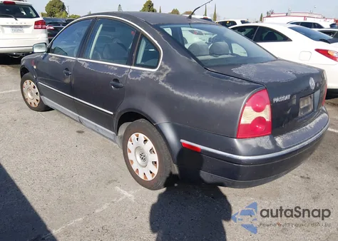 2003 Volkswagen Passat z USA, uszkodzony, nr VIN WVWMC63B13P276088